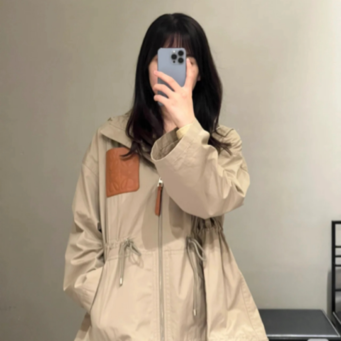 LOEWE/罗意威 1l257 Logo压纹牛皮革胸代链连帽夹克外套 34码