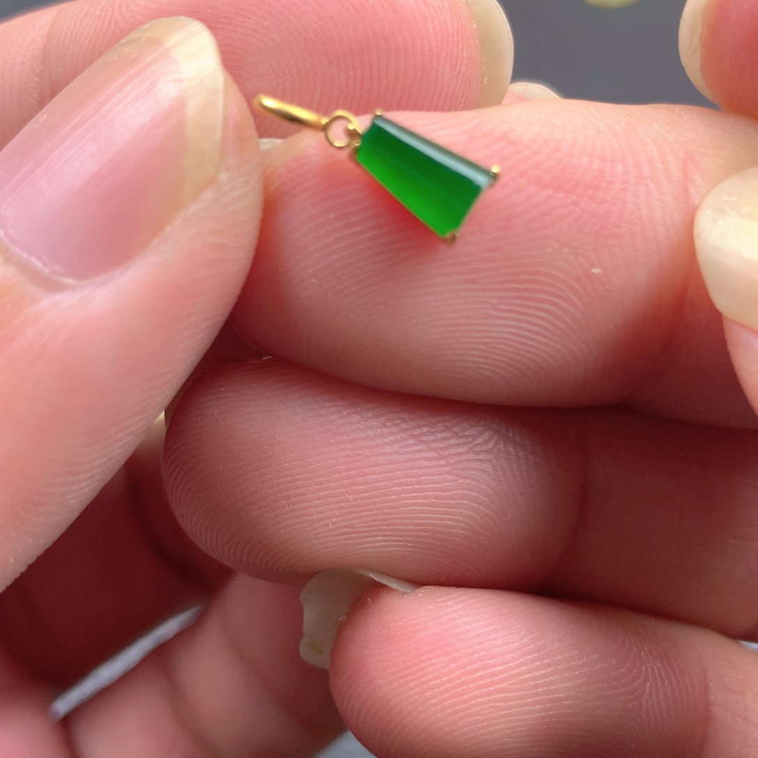 【闪购商品】颈饰18K金镶嵌翡翠翡翠