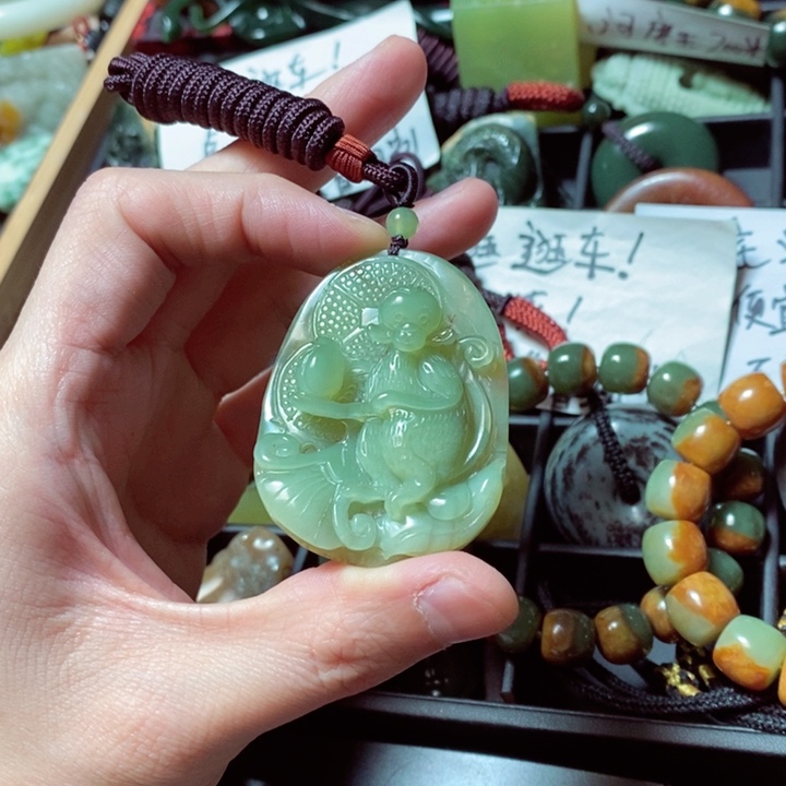 蛇纹石玉颈饰未镶嵌