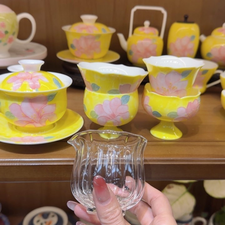 “***”茶杯四个盖碗一个公杯