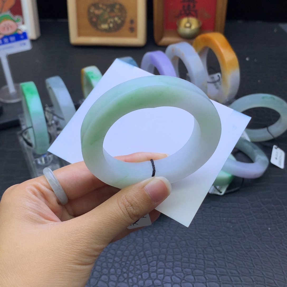 定制翡翠未镶嵌翡翠手镯