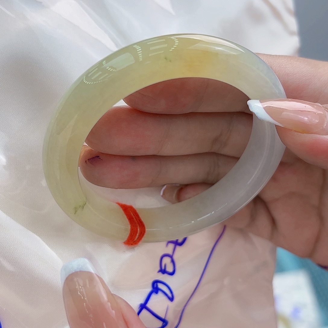 翡翠手镯未镶嵌丹**儿天然缅甸A货翡翠