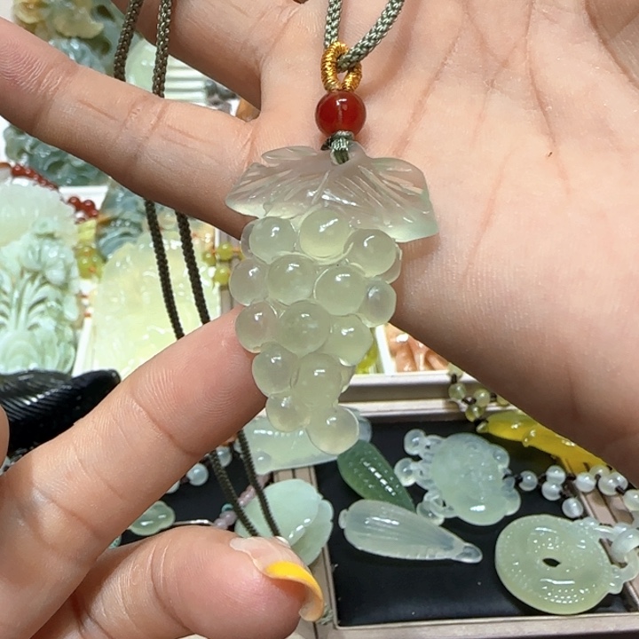 蛇纹石玉未镶嵌吊坠