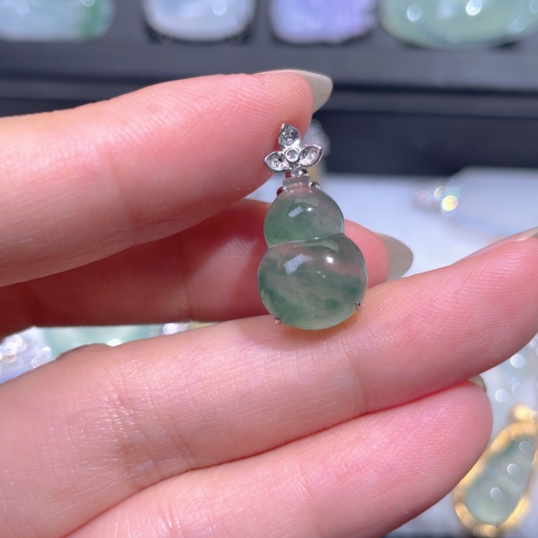 颈饰18K金镶嵌翡翠翡翠