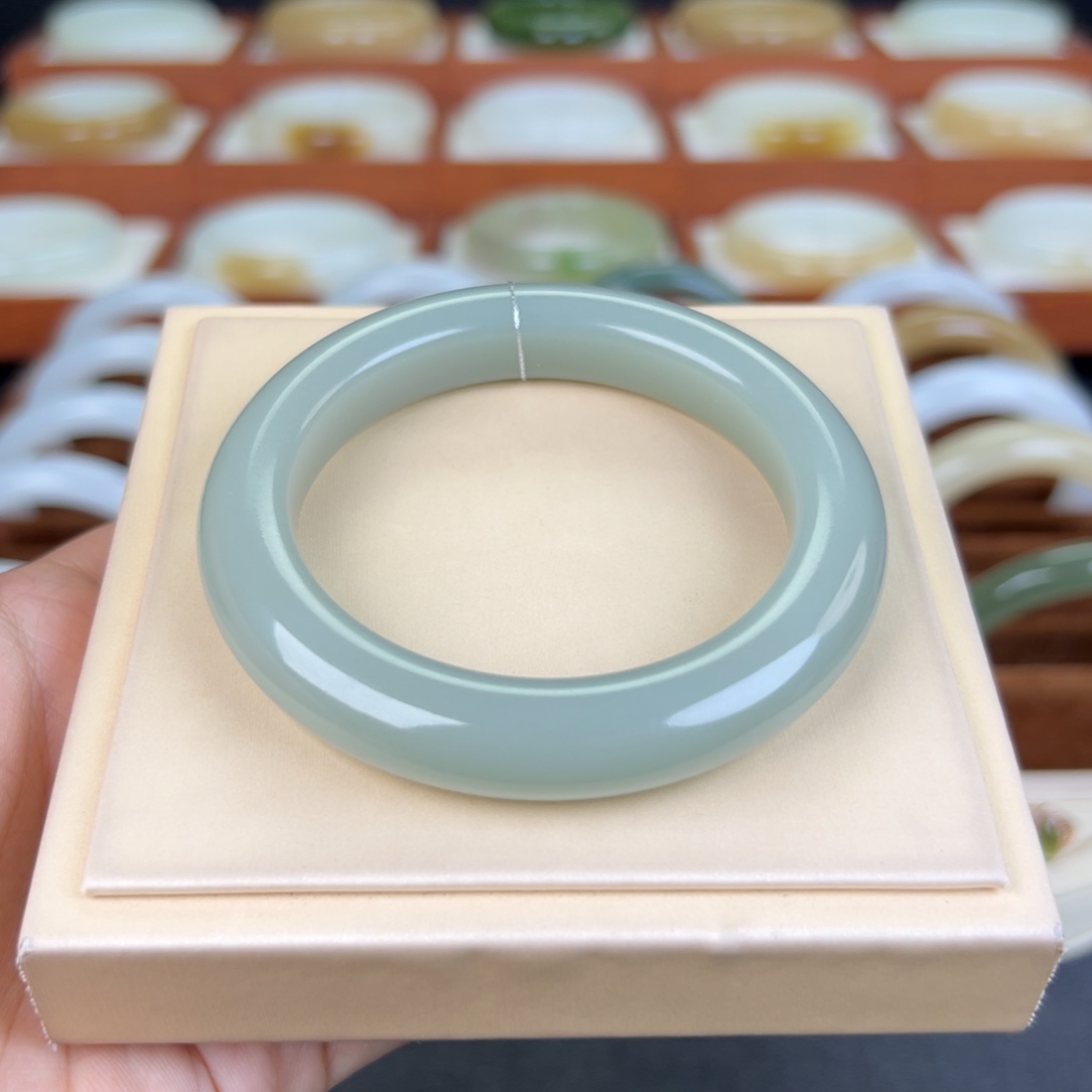 和田玉手镯未镶嵌且末蓝手镯