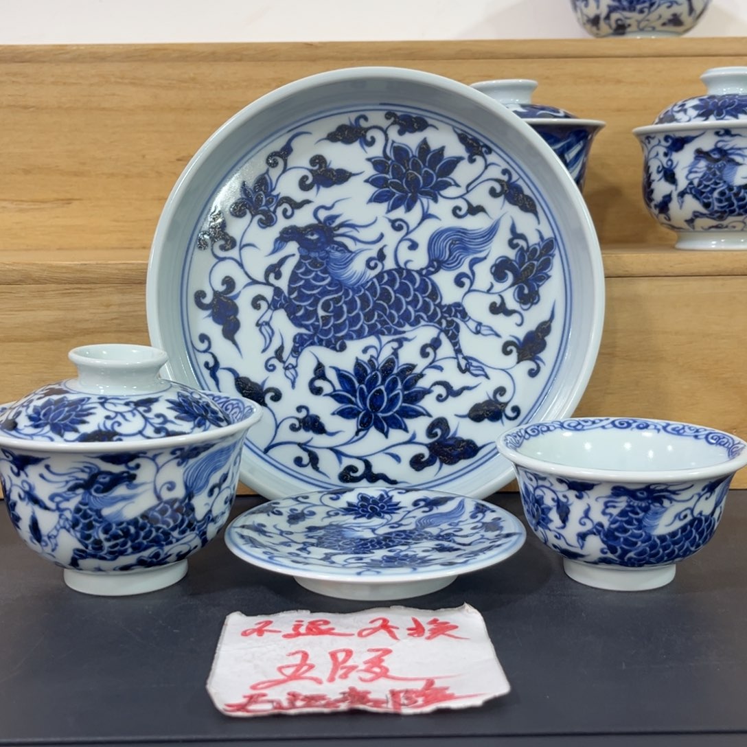 手绘仿元缠枝麒麟四件套