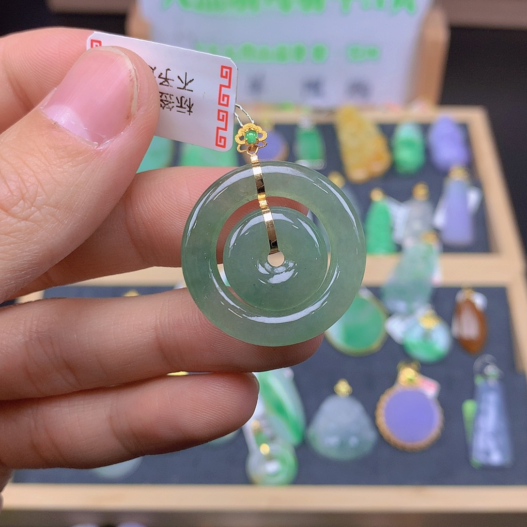 翡翠颈饰18K金镶嵌翡翠