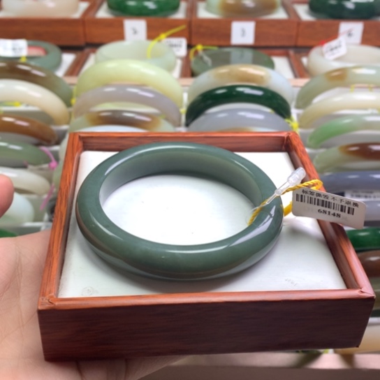 和田玉手镯未镶嵌微瑕55/56