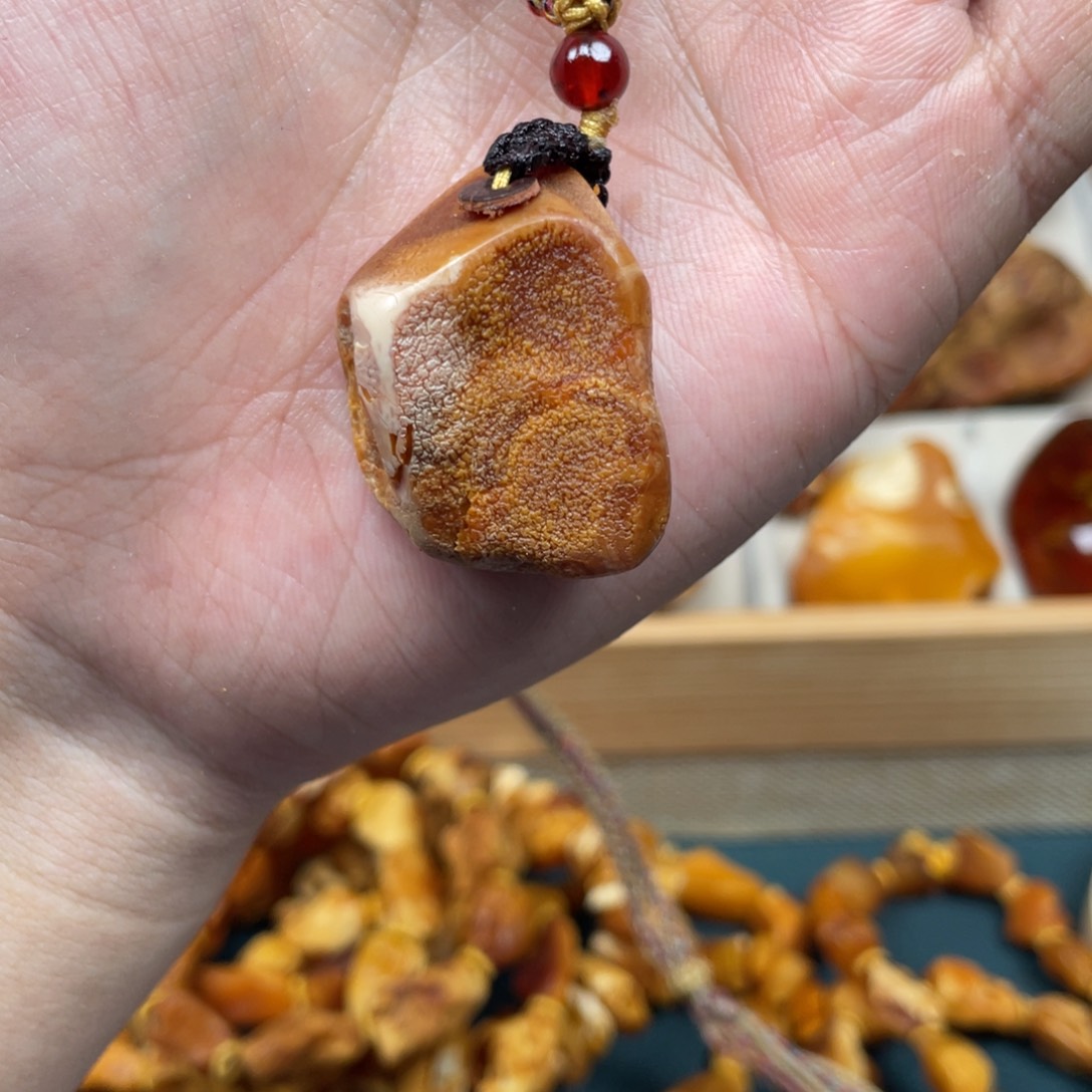 琥珀珠宝奇石未镶嵌