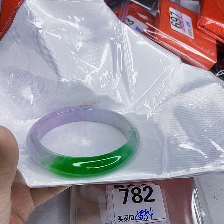 翡翠未镶嵌手镯一图一物实物为准（微瑕处理）