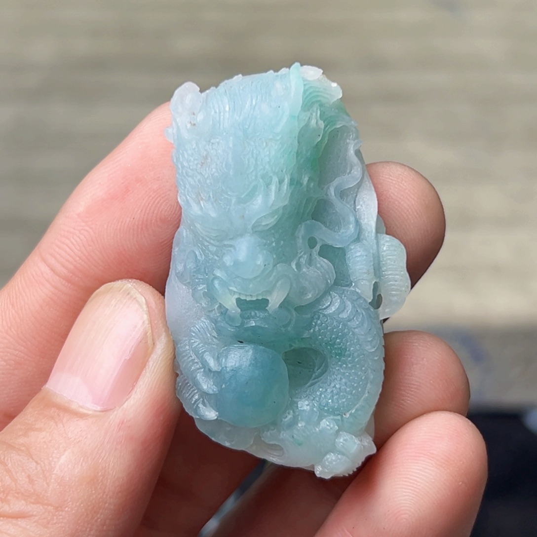 定制翡翠未镶嵌龙牌