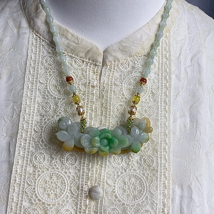 翡翠吊坠(赠链)未镶嵌翡翠雕刻三生花吊坠