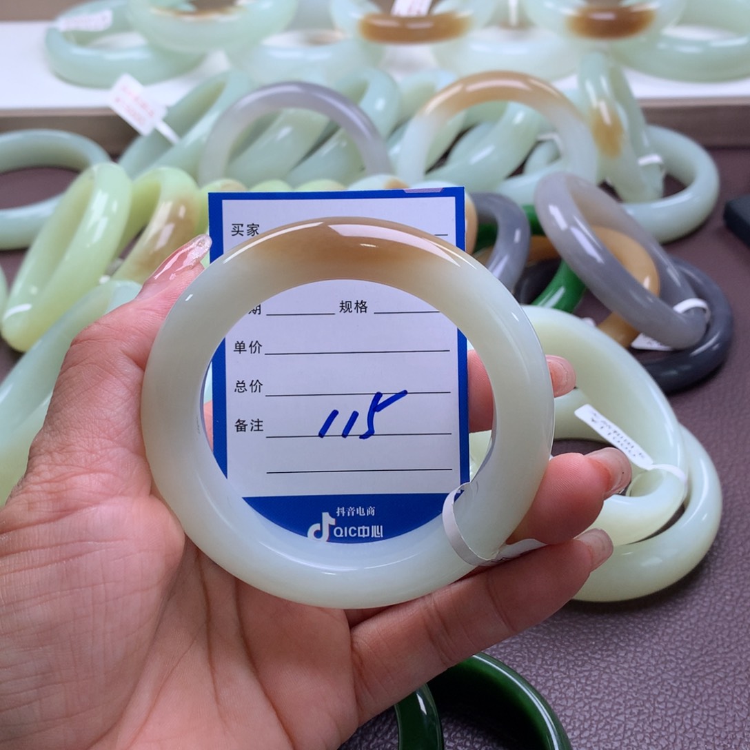 和田玉手镯未镶嵌57