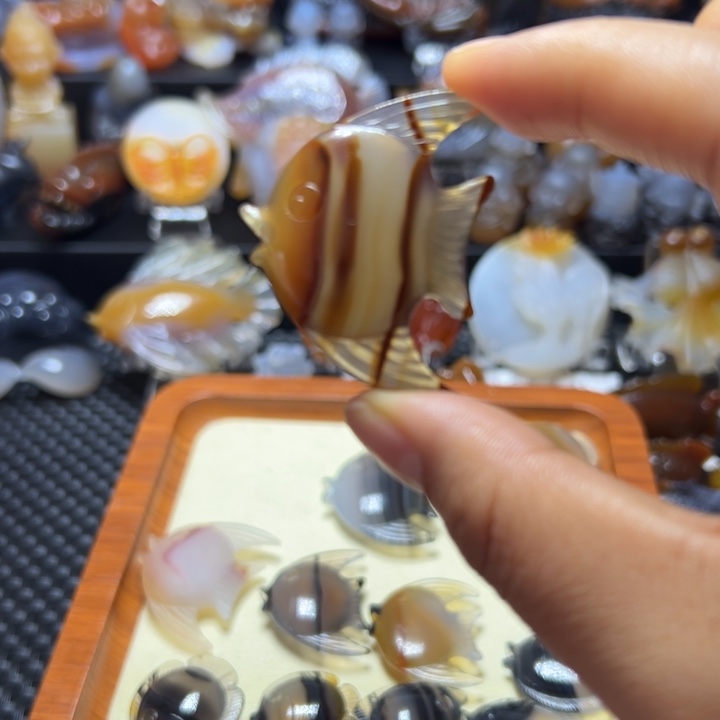 玛瑙/玉髓未镶嵌吊坠(赠链)