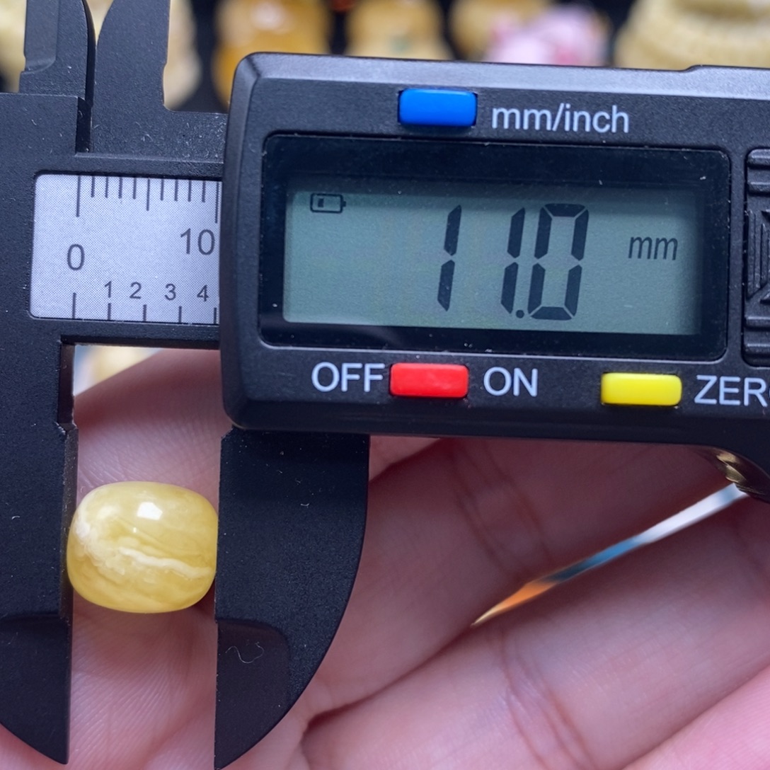 蜜蜡未镶嵌珠宝奇石