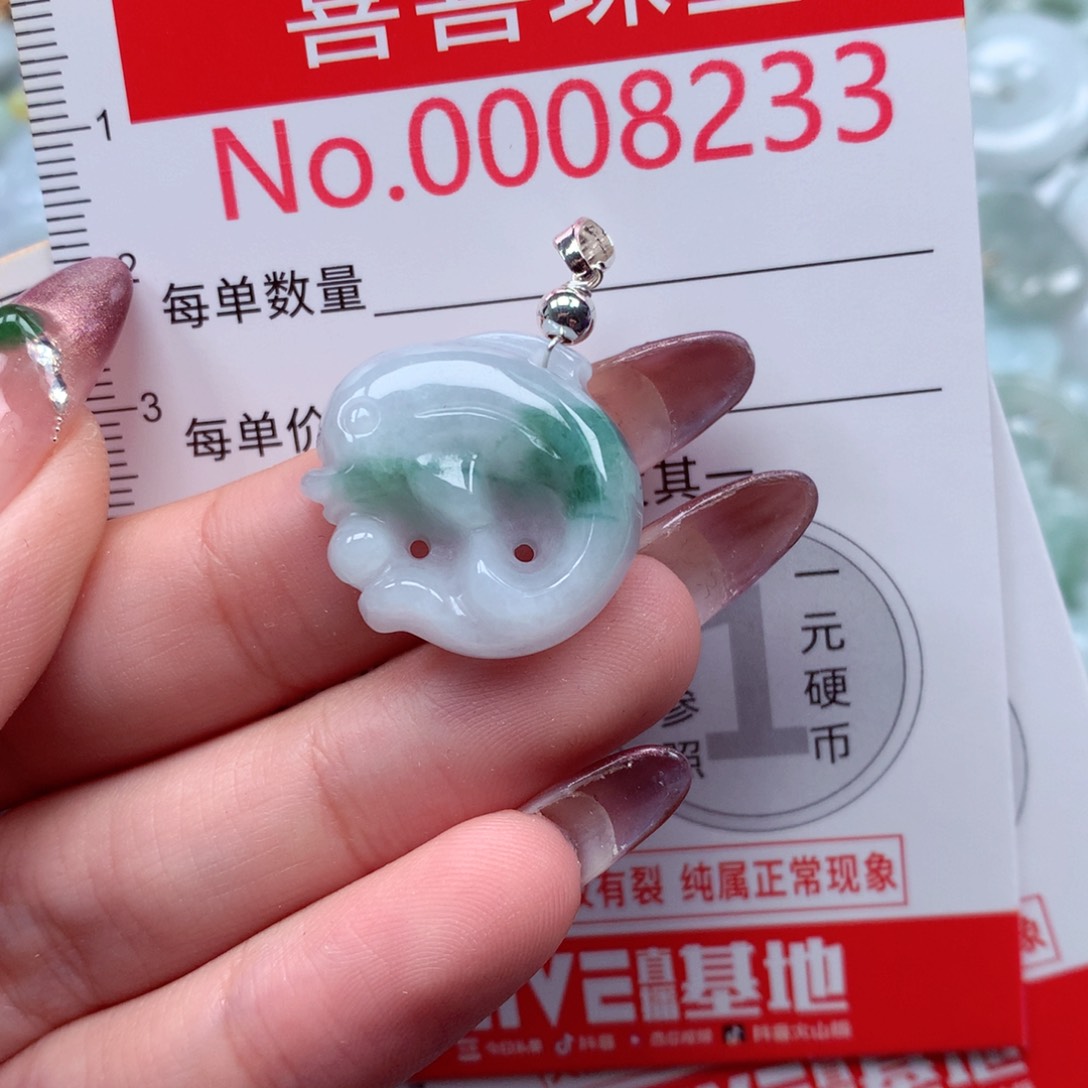 吊坠(不含链)未镶嵌翡翠