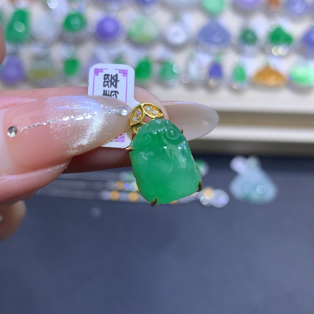 翡翠18K金镶嵌颈饰翡翠