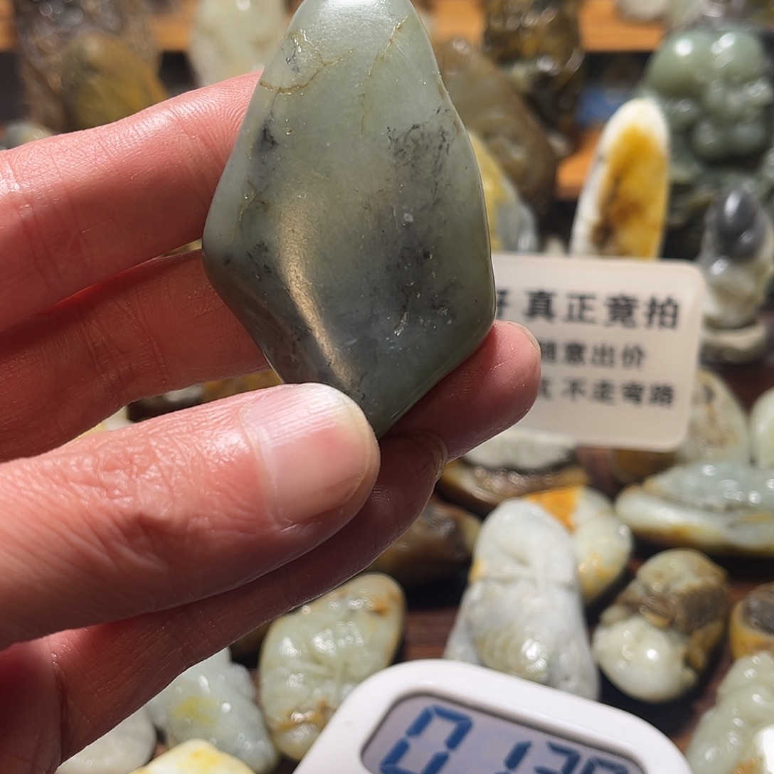 用***安和田玉未镶嵌颈饰