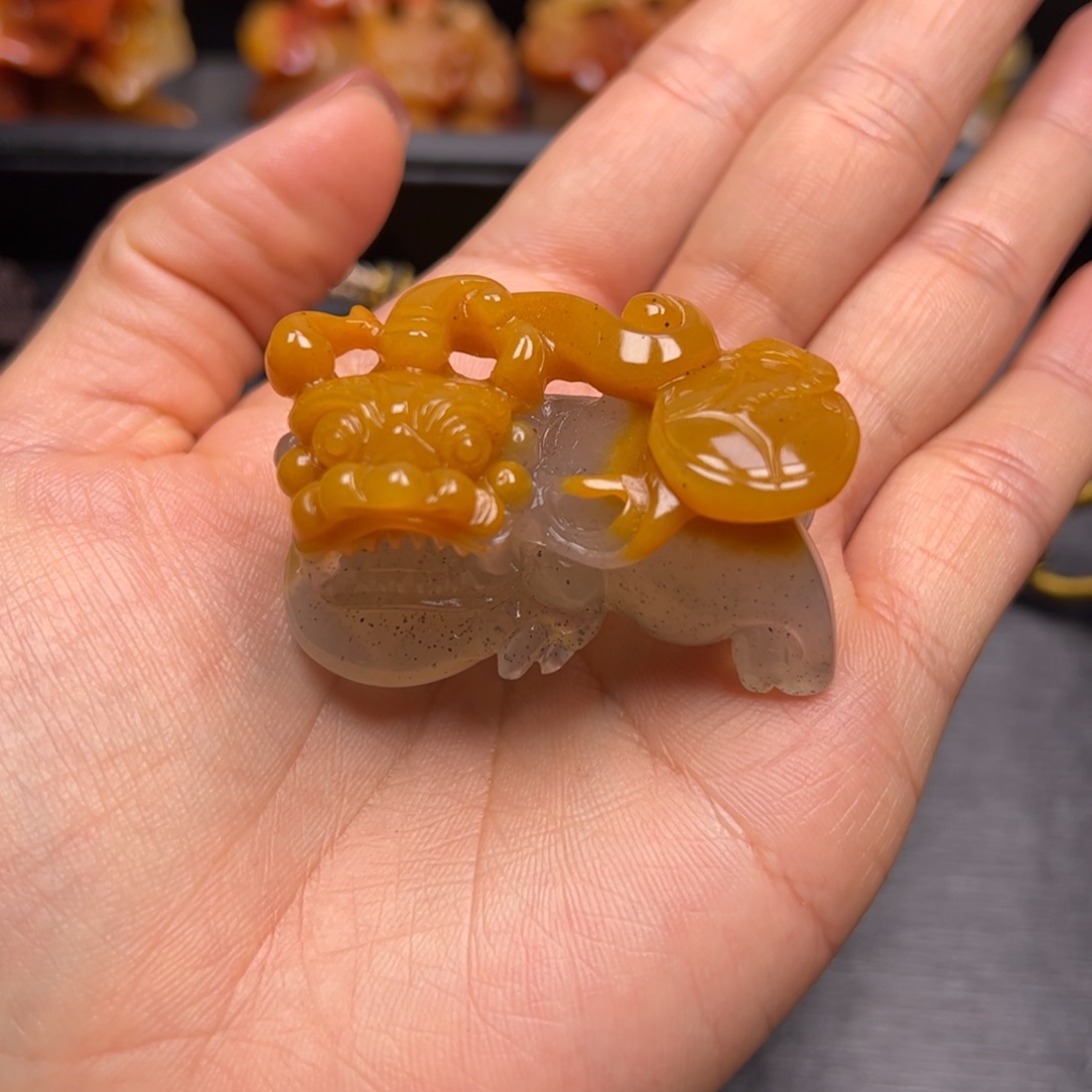 石英质玉（黄龙玉）颈饰未镶嵌小*