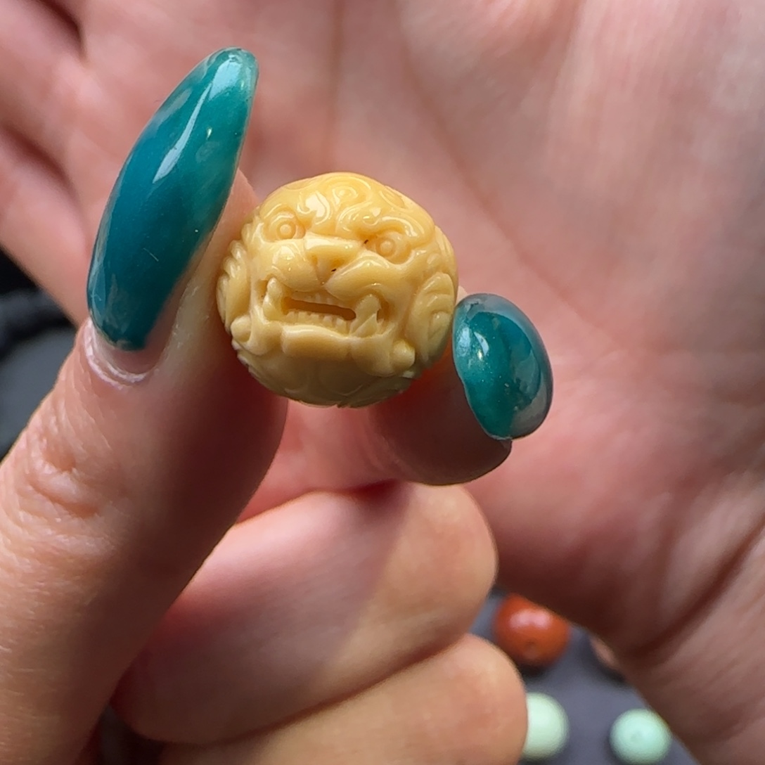 大***梦石英质玉未镶嵌颈饰