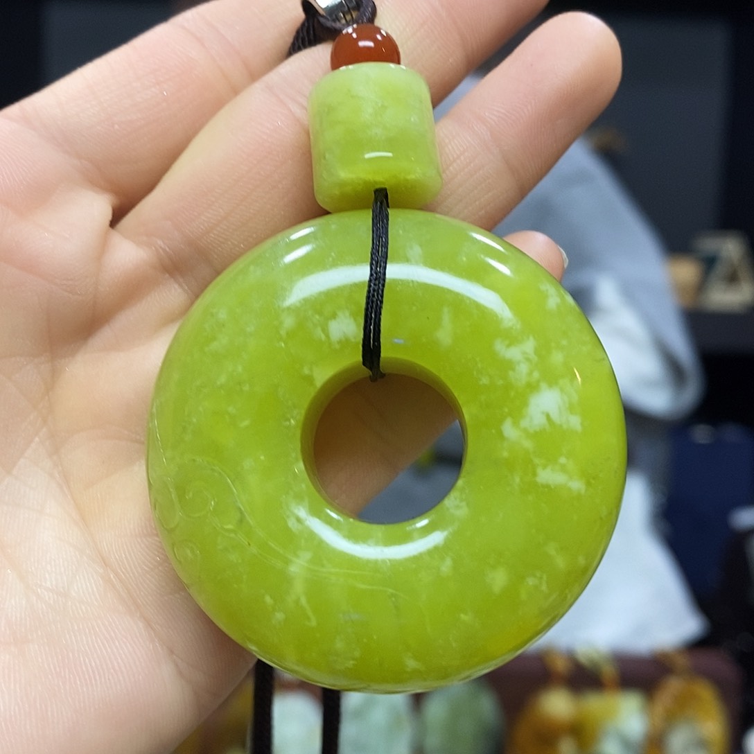 岫玉未镶嵌挂件吊坠