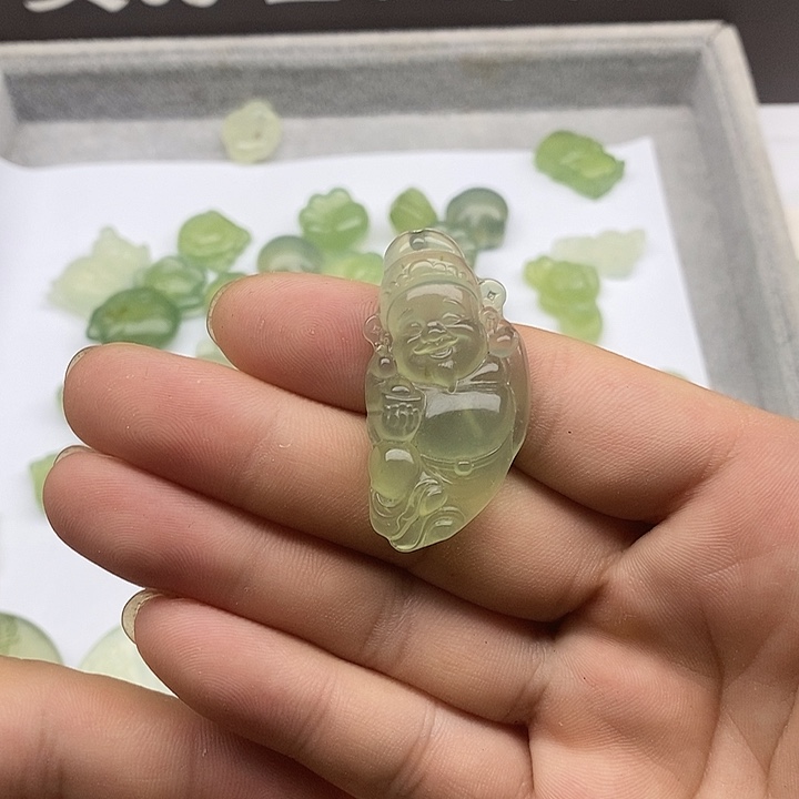 未镶嵌蛇纹石玉颈饰