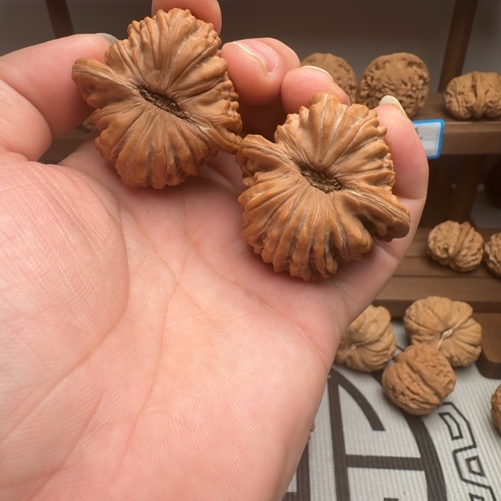 旺***唐文玩核桃把件四座楼