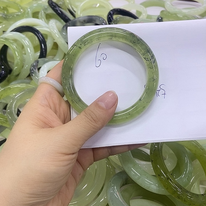 岫玉未镶嵌岫玉圆镯