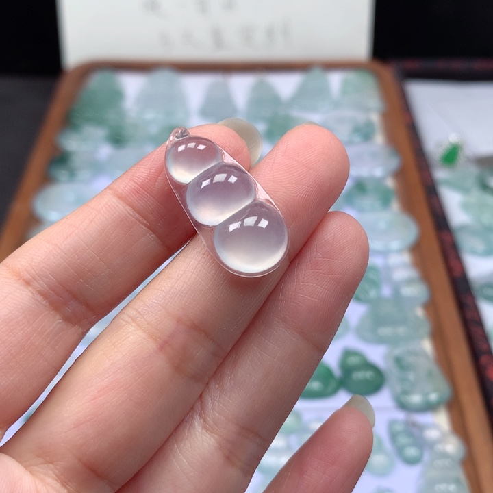 颈饰未镶嵌翡翠高冰福豆