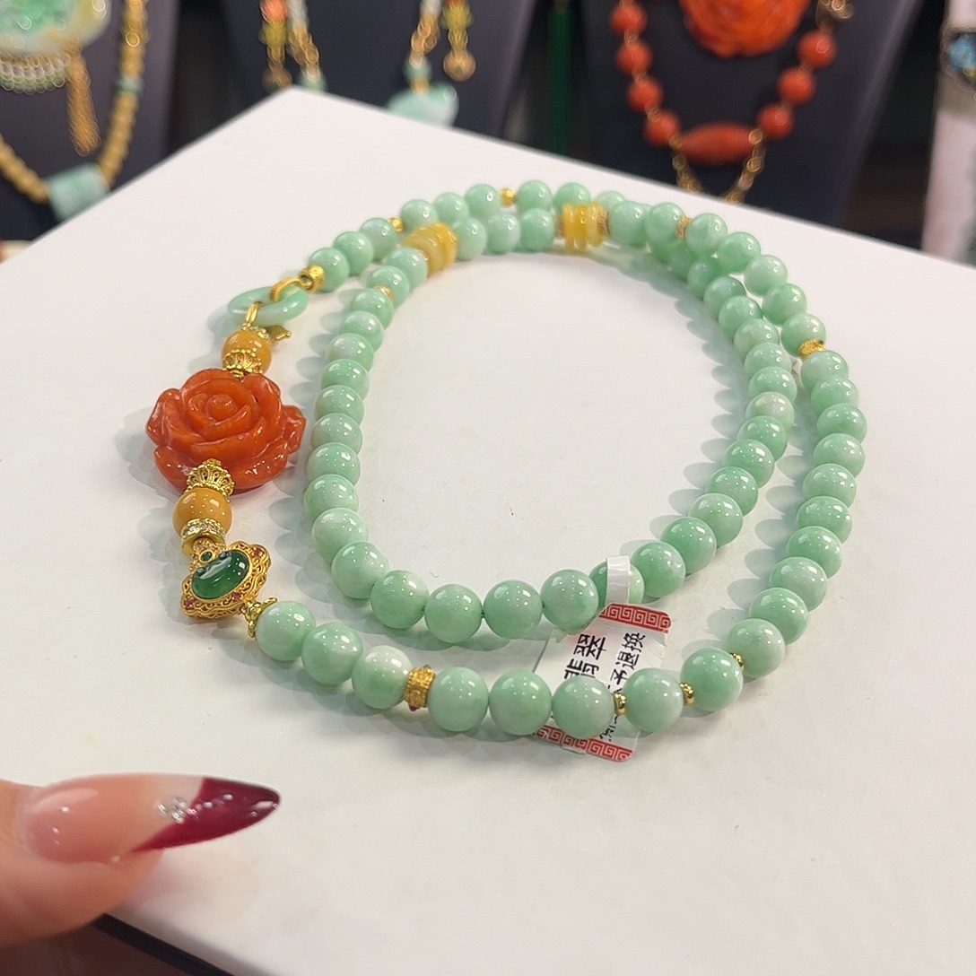 小***贝翡翠未镶嵌颈饰炸