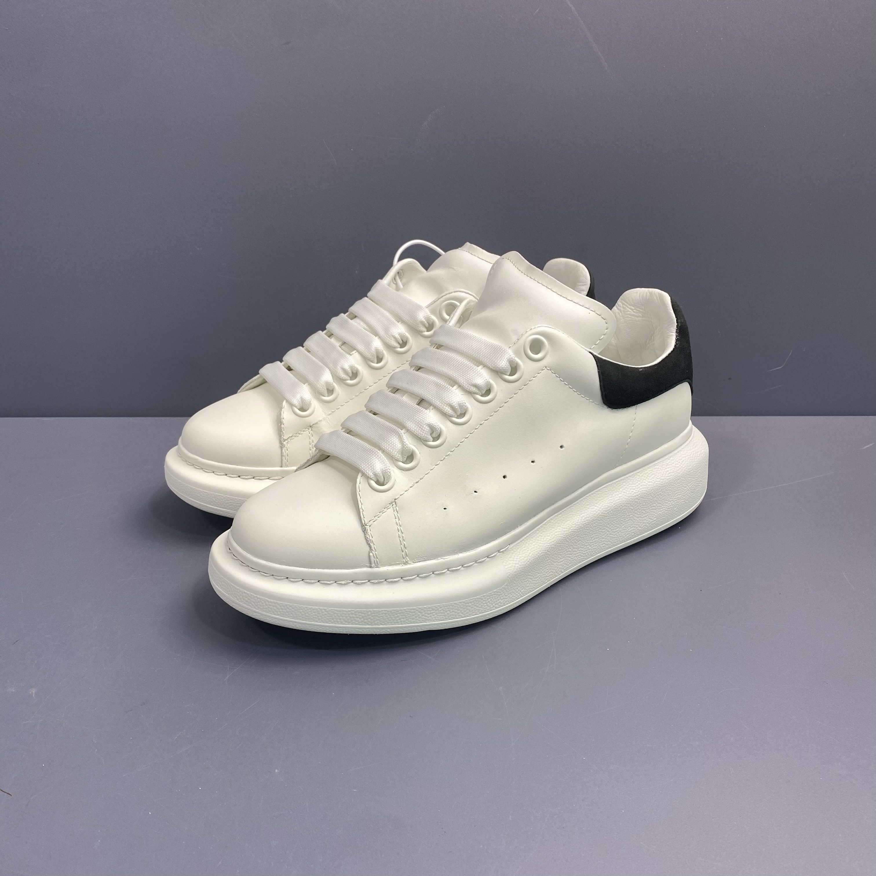 95新 Alexander McQueen/亚历山大·麦昆 38.5码休闲鞋鞋面磨损240