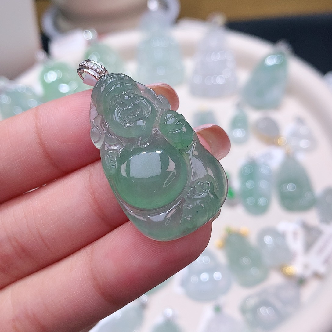 颈饰18K金镶嵌翡翠财神