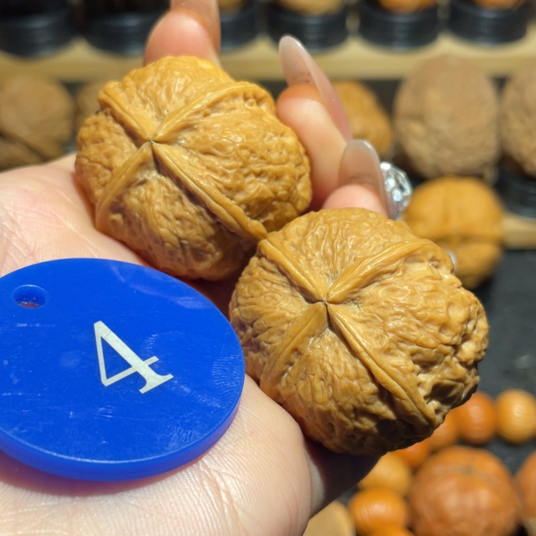 孤***8极品红四方核桃36。 