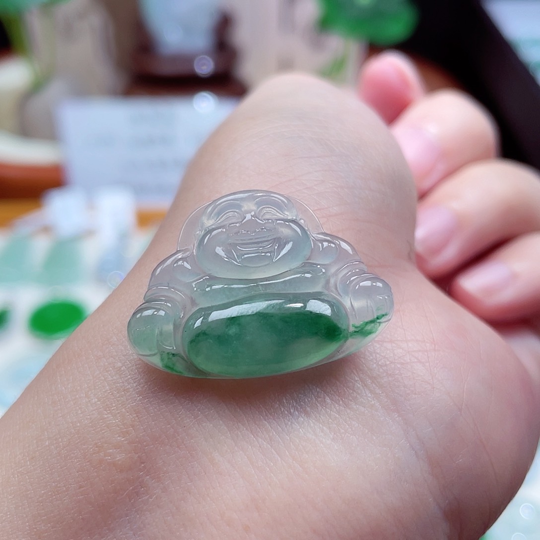 翡翠颈饰未镶嵌佛公
