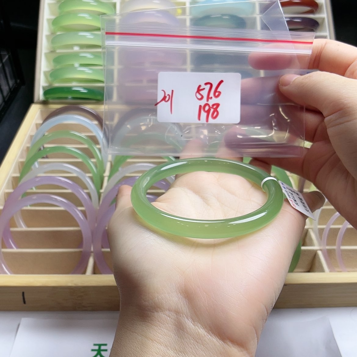 【闪购商品】玛瑙/玉髓手镯未镶嵌柠***身