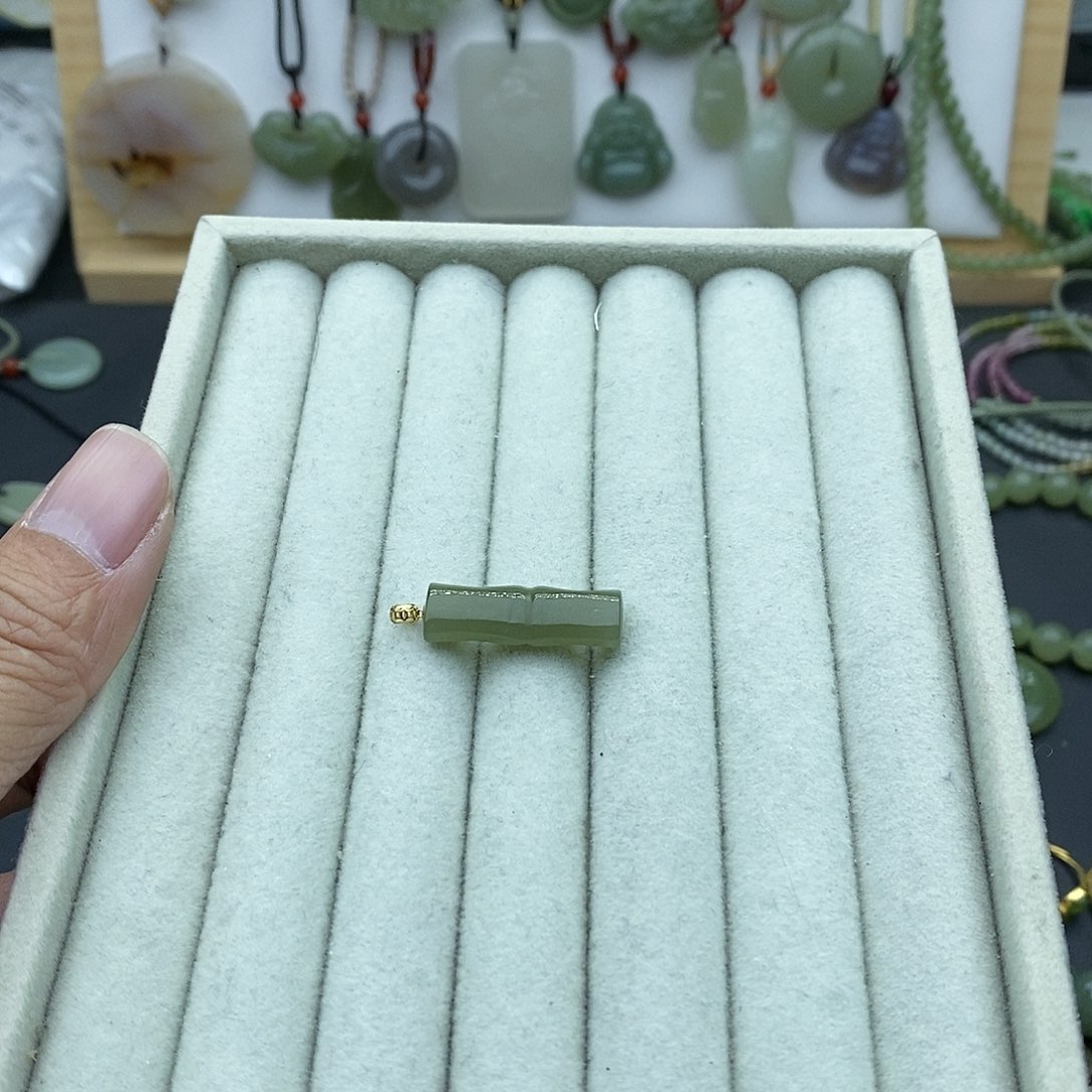 和田玉吊坠(不含链)18K金镶嵌