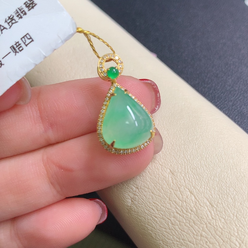 【闪购商品】翡翠颈饰18K金镶嵌水滴