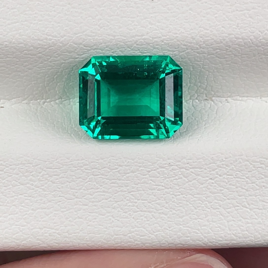 合成（培育）祖母绿裸石未镶嵌三*3.29克拉