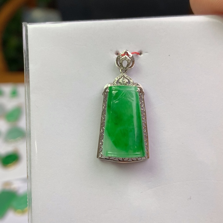 晨***曦翡翠18K金镶嵌颈饰