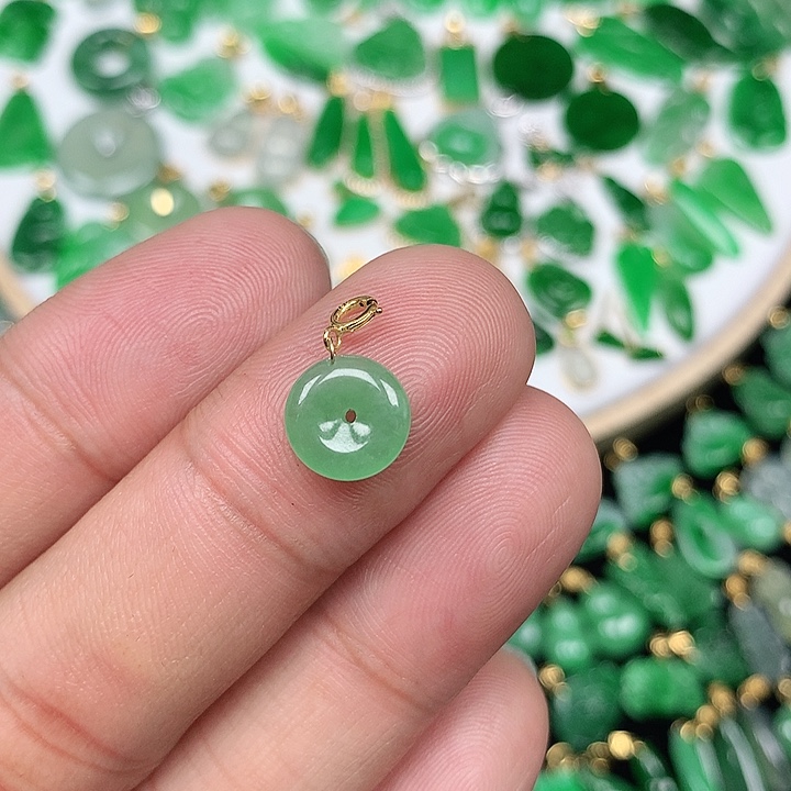 翡翠颈饰18K金镶嵌18K金扣 小巧精美冰绿小平安扣