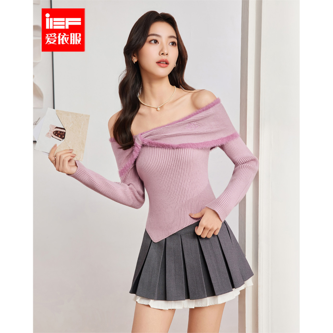 IEF/爱依服2025新款秋季显瘦气质一字肩时尚百搭毛织上衣