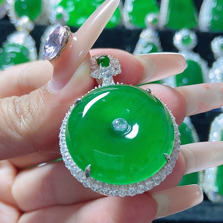 翡翠银S925镶嵌颈饰              