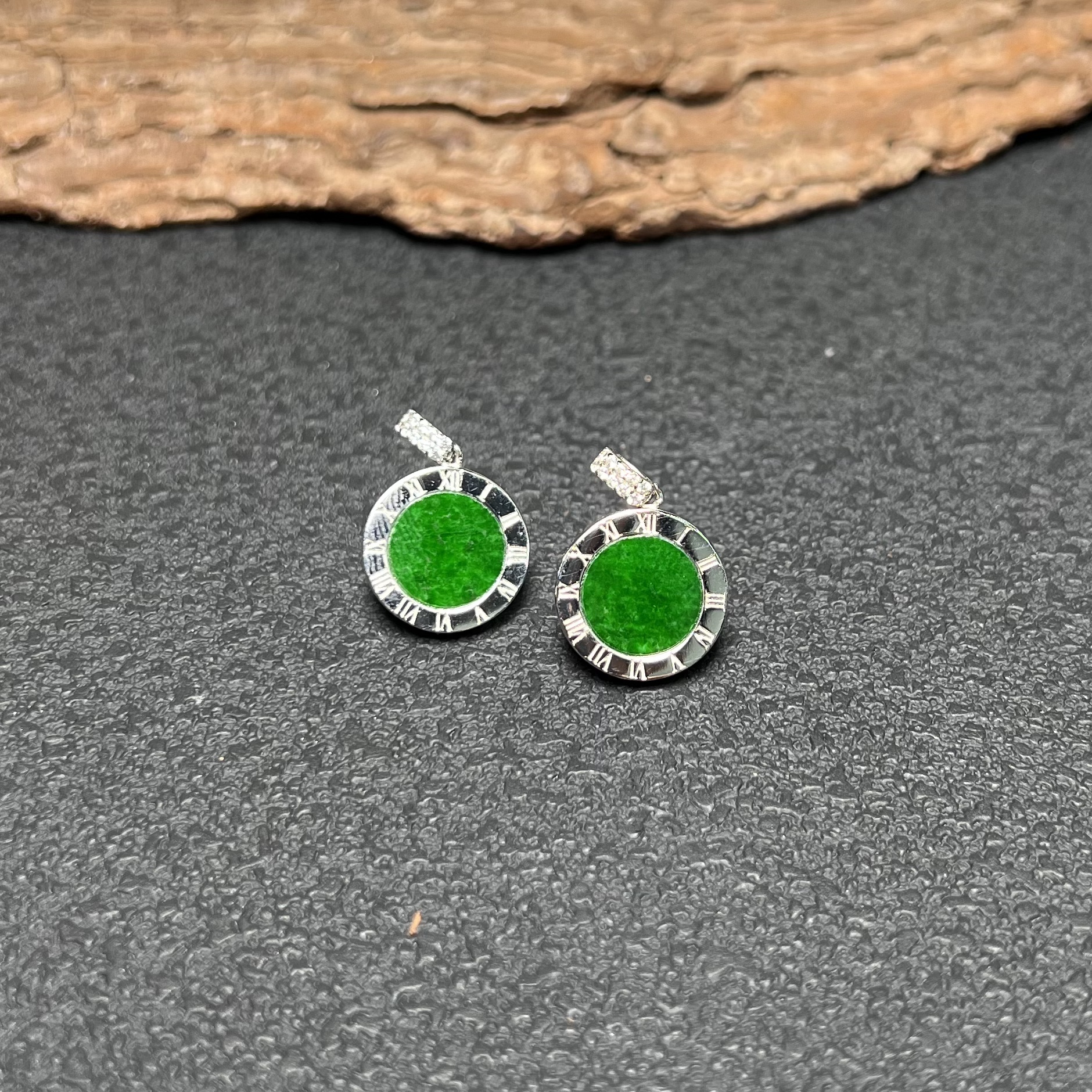 【北野珠宝】纯天然缅甸A货翡翠圆牌吊坠B49H-237多样性发一14*2mm+