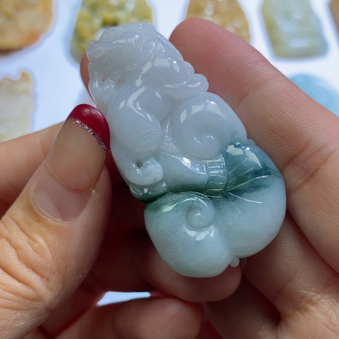 翡翠颈饰未镶嵌事事如意