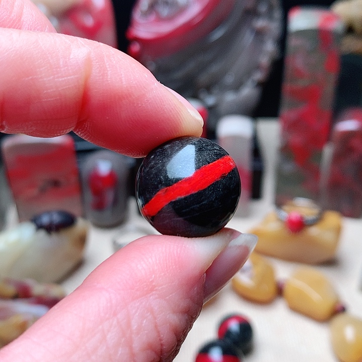 鸡血石精品圆珠血色鲜艳