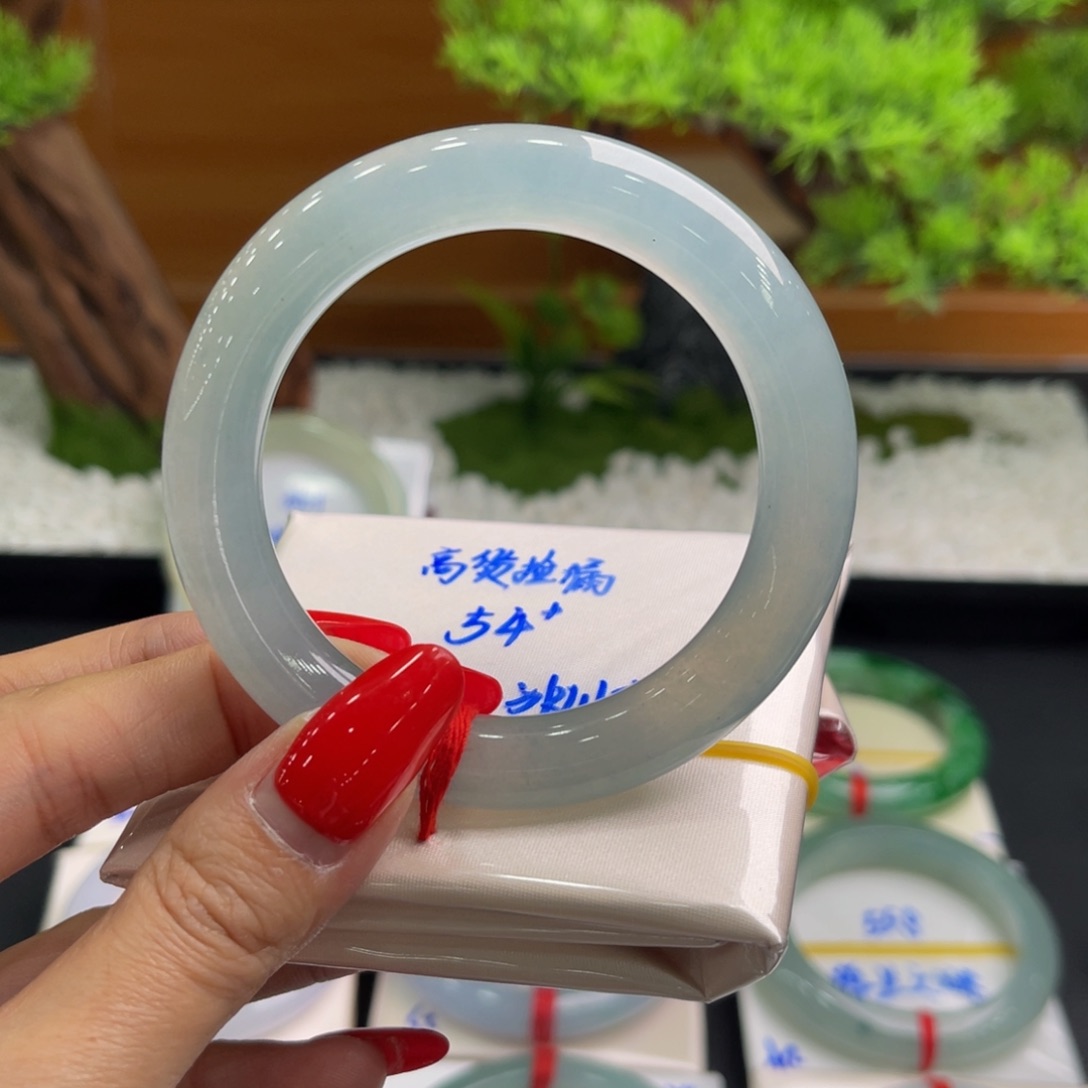 桂***装翡翠未镶嵌手镯总价76000