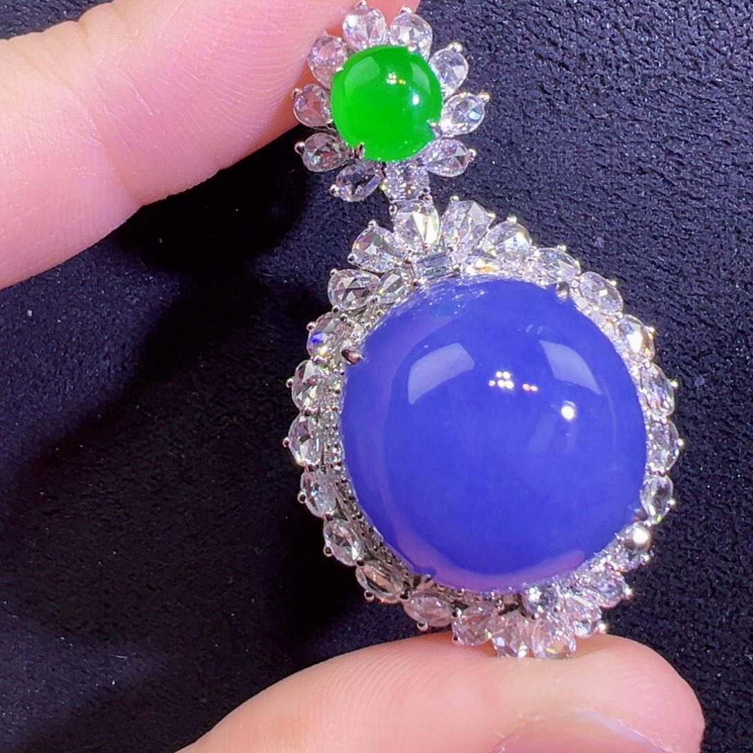 翡翠18K金镶嵌颈饰吊坠