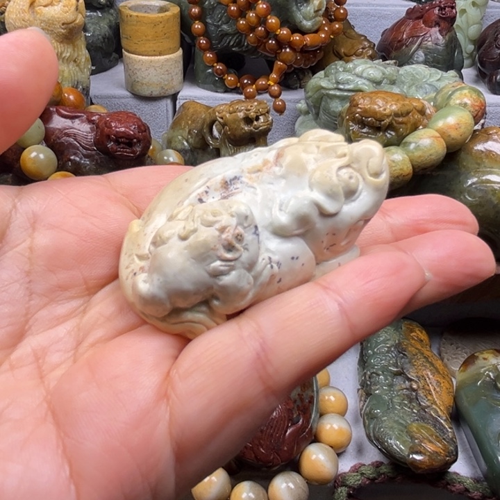 南***山岫岩河磨玉（透闪石质玉）未镶嵌把件