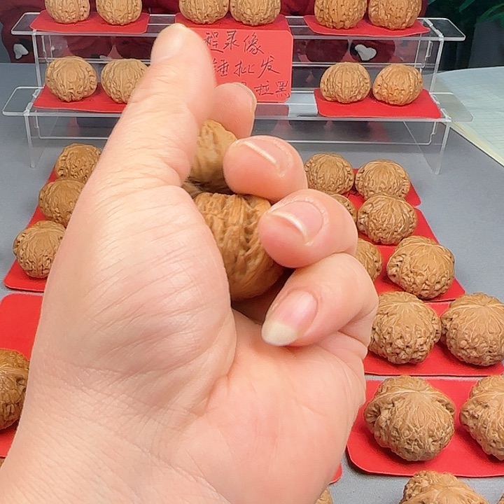 桃核把件聊****5铁锤妹妹