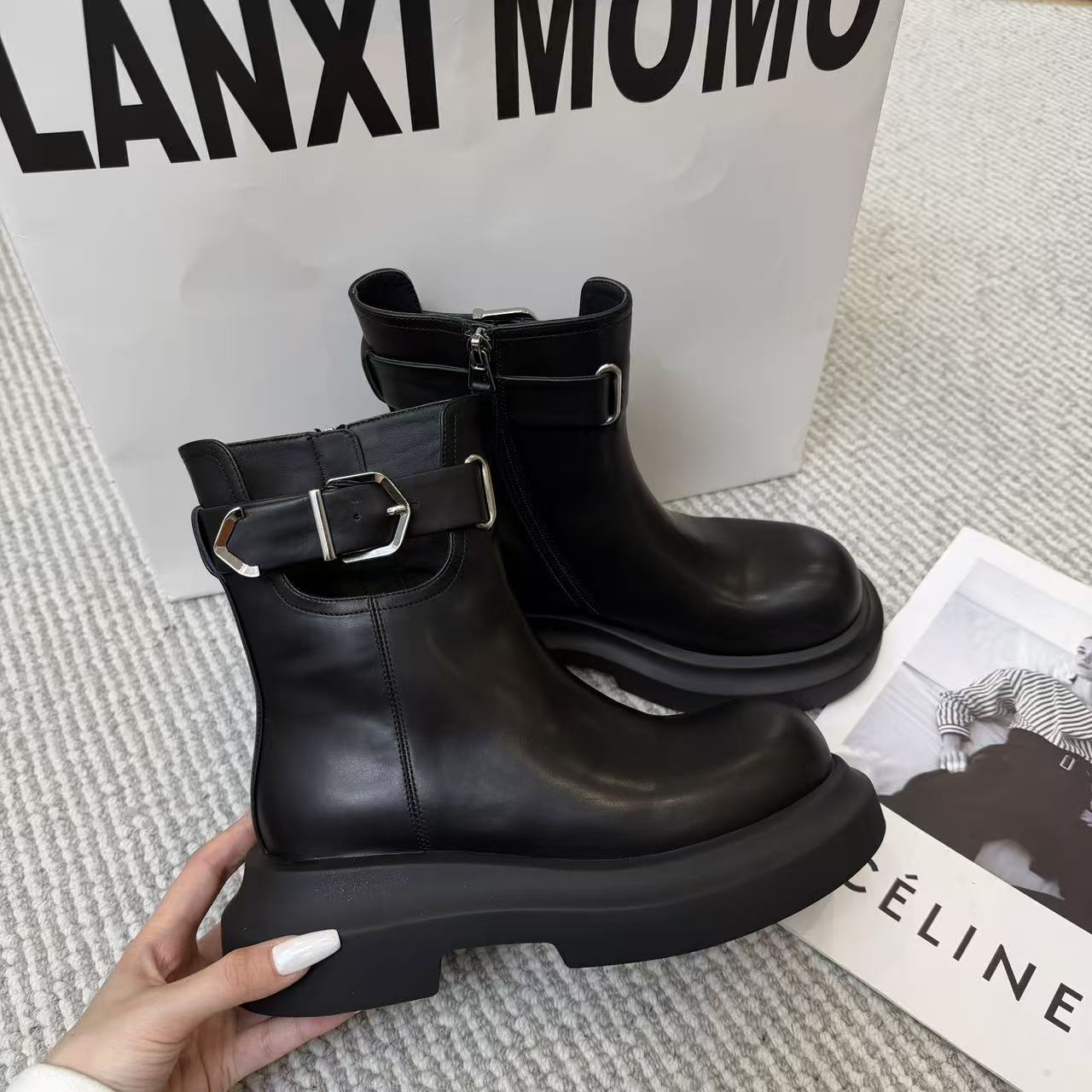 【FeiFei】时尚百搭黑色厚底英伦风秋冬圆头短靴25XZ806LX